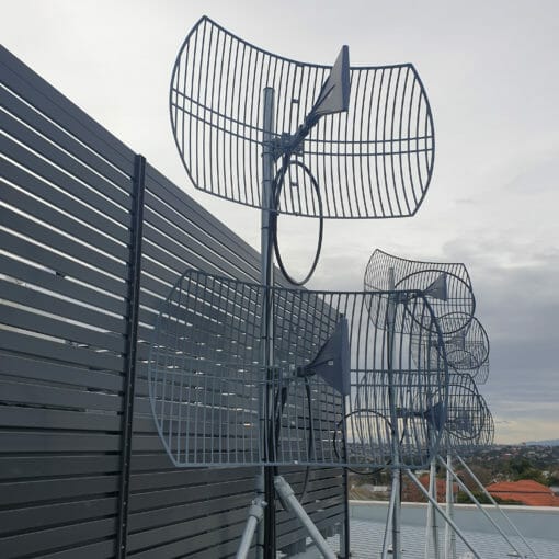 ultraband grid antennas used for 4G cellular DAS scaled